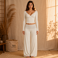 Ensemble de yoga respirant : Haut T-shirt à col en V et manches longues coupe ajustée, pantalon droit ample aux couleurs contrastées pour le fitness
