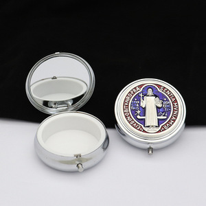 Elegante Scatola Regalo in Metallo per Comunione con Rosario di San Benedetto e Design Stampato per <span class=keywords><strong>Presentazione</strong></span> - Product Image 1