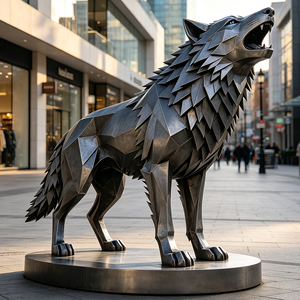 Escultura de Lobo Geométrica Facetada de Acero Inoxidable, Gran Adorno Metálico de Lobo a Guincho, un Monumento para Plazas Urbanas - Product Image 5