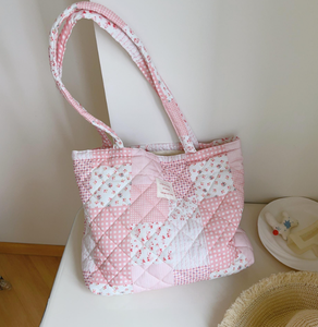 Sac fourre-tout matelassé pour femme avec motif floral et lettres, idéal pour le shopping et les cadeaux, vente en gros - Product Image 5