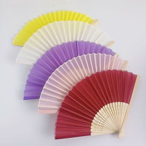 Éventails pliables portables en bambou de 21 cm, peints, avec sac en organza, cadeau de mariage, personnalisables - Product Image 2