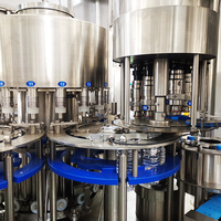 Chaîne de production monobloc CE entièrement automatique 3-en-1 pour le rinçage, le remplissage et le bouchage de bouteilles d'eau PET de 300 ml à 2 L pour eau minérale et potable