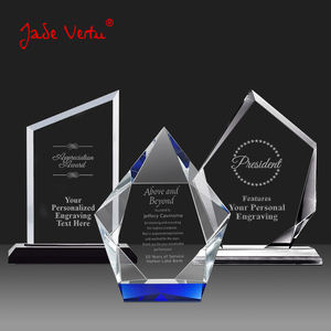 Cadeau Souvenir en verre laser 3D personnalisé, vente en gros, haute qualité, prix du trophée en <span class=keywords><strong>cristal</strong></span> rouge personnalisé à vendre - Product Image 1