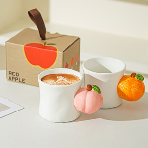 Venta al por Mayor de Tazas de Café de Cerámica Creativas en 3D con Diseño de Naranja, Tazas de Leche de Porcelana Pintadas a Mano con Diseño de Manzana, Tazas de Té con Diseño de Durazno para Regalo - Product Image 4