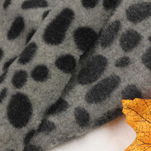 Nuevo producto Anti-pilling Black Dot Impreso Barato a granel 100% Poliéster Tejido de manta de lana polar de punto - Product Image 6