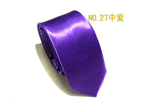 Cravate promotionnelle personnalisée pour homme, style professionnel, en soie brillante unie, avec logo CMYK/broderie, faite à la main et abordable - Product Image 3