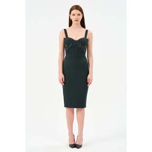 Robe élégante vert émeraude pour femmes DANS, tenue décontractée élégante pour femmes, disponible en tailles 38-42, parfaite pour le printemps - Product Image 1