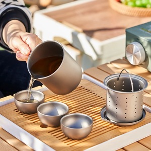 Ensemble de thé de camping et de voyage en titane pur, sans BPA, résistant à la corrosion, capacité de 420 ml, tasse ultralégère portable pour l'extérieur, design empilable - Product Image 1