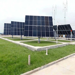 Huit petits panneaux solaires photovoltaïques avec support de suivi à double axe - Product Image 1