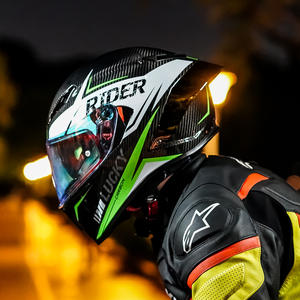 Casco de Fibra de Carbono DOT, Casco Integral para Motocicleta, Casco con Bluetooth y Alerón Trasero Grande - Product Image 3