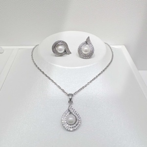 Juego de Collar y Pendientes de Plata 925 con Perlas Románticas, Chapado en Oro, Diseño Floral, para Mujer, Venta al Por Mayor - Product Image 5