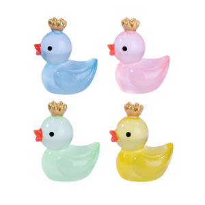 Buena calidad Chunjun Hair Glow-in-the Dark Crown Big Yellow Duck Duckling Doll Moss Fish Tank Paisajismo Decoración Accesorios Landsc - Product Image 1