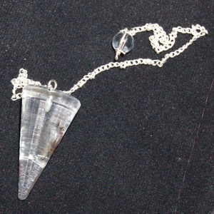 Pendentif en agate sculptée et gravée en forme de balle avec chaîne pour la décoration Feng Shui et l'amour à la maison - Product Image 1