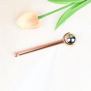 ลูกกลิ้งหยกสังกะสีอัลลอยสำหรับนวดหน้าทำจากโลหะ3D สีแดงโรสโกลด์โลโก้ออกแบบได้ตามต้องการ - Product Image 2