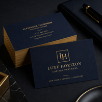 Cartes de visite professionnelles bleu marine avec logo personnalisé en feuille d'or, papier cartonné bleu foncé de luxe