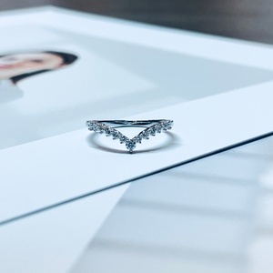Anillo de Oro Amarillo de 18k Personalizado para Fiesta o Boda, con Diamante Cultivado en Laboratorio con Forma de Constelación, Certificado por IGI - Product Image 1