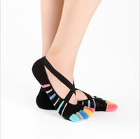 Logo personnalisé pas cher respirant anti-dérapant 5 orteils chaussettes chaussettes antidérapantes couleur rayures Yoga danse Pilates 100% coton chaussettes
