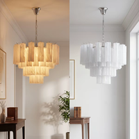 Lustre LED personnalisé en verre et métal, design nuage, style moderne minimaliste et luxe léger, pour salon, chambre et salle à manger de villa ou hôtel.