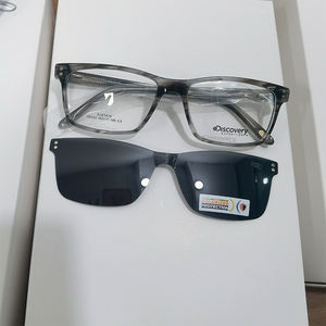 Clip sur mode <span class=keywords><strong>lunettes</strong></span> de soleil liquidation de stock aléatoire en métal inoxydable acétate <span class=keywords><strong>lunettes</strong></span> de soleil cadre <span class=keywords><strong>pas</strong></span> <span class=keywords><strong>cher</strong></span> prix magnétique <span class=keywords><strong>lunettes</strong></span> cadre - Product Image 4