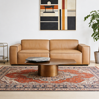 Table basse de luxe en pierre et bois avec plateau en acier laqué laiton, style italien moderne, minimaliste, élégant et peu encombrant pour villa
