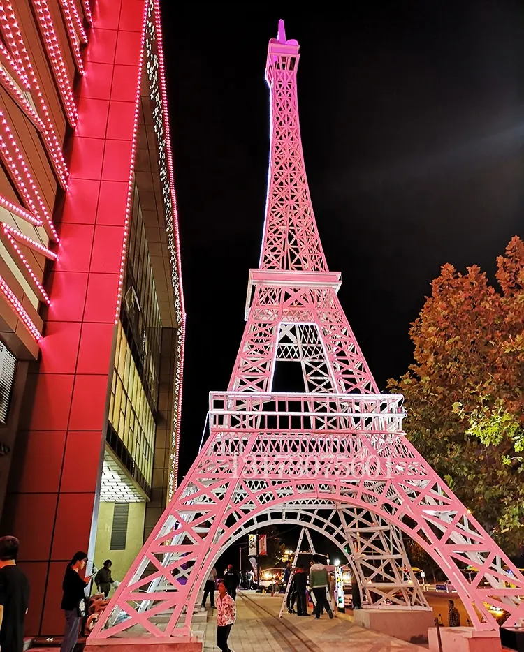 거대한 금속 동상 분홍색 에펠 탑 철 금속 공예 쇼핑 광장 조각