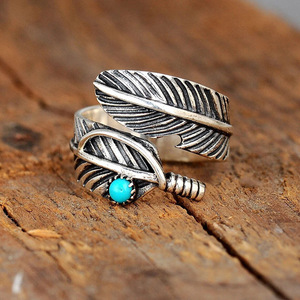 Anello Aperto Vintage con Texture a Piuma per Donne, Regolabile, Stile Boho, Accessorio Gioiello per Outfit Quotidiani - Product Image 5