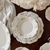 Ensemble de tasses et d'assiettes en céramique à motifs floraux vintage européens, assiettes à glaçure en relief, vaisselle pour la décoration de table