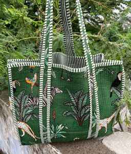 Bolso de Mano Acolchado de Algodón con Estampado Artesanal, Hecho a Mano en India, para Necesidades Cotidianas, Viajes y Compras - Product Image 2