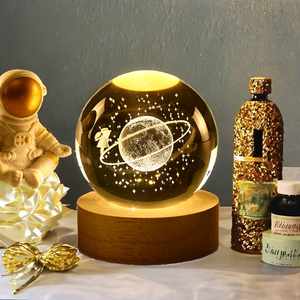Lampada Notturna con Sfera di Cristallo Incisa al Laser 3D, Motivo <span class=keywords><strong>Universo</strong></span>, 6CM, con Luce LED, Base in Legno, Alimentazione USB - Product Image 5