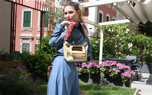 Bolso de diseñador hecho a mano en Italia, materiales de PVC y algodón, mini bolso de mujer con asas de madera beige - Product Image 3