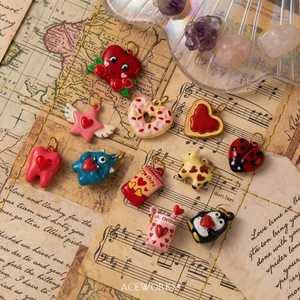 Galerie Sweetheart |   Charmes en forme de cœur en émail peint à la main plaqués or 18K en acier inoxydable, cadeau de la Saint-Valentin - Product Image 2