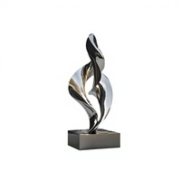 Sculpture d'art métallique abstraite incurvée d'extérieur, grande sculpture de flamme personnalisée en acier inoxydable miroir 8K pour ornement de hall d'hôtel ou de place publique