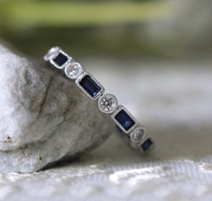 Anello Quadrato alla Moda, Design Minimalista ed Elegante con Pietra Colorata, Gioiello Creativo per Uso Quotidiano Femminile - Product Image 1