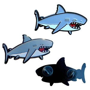 Épinglette en émail métallique moderne personnalisée, motif requin, vie marine, créatures océaniques et d'aquarium, cadeau artisanal, 20 ans d'expérience en usine - Product Image 1