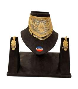 Ensemble de collier ras de cou en or plaqué élégant pour filles et femmes, design de mode exclusif pour les occasions de fête et de mariage - Product Image 1