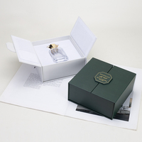 Boîte cadeau de luxe à double porte avec fermeture magnétique, vert foncé, manchon blanc, logo personnalisé, emballage rigide pour parfum, éponge pour crème visage