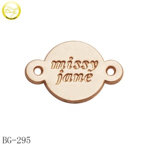 Chất lượng cao tùy chỉnh tên thương hiệu may kim loại Thẻ Nhãn Giày khắc Kim Loại tấm logo với lỗ - Product Image 5