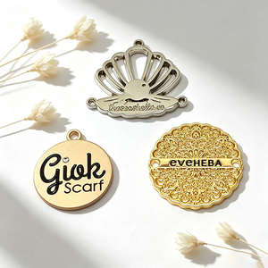 Etiqueta metálica grabada a medida, medallón de latón personalizado con logotipo para accesorio de bolso de marca. - Product Image 2