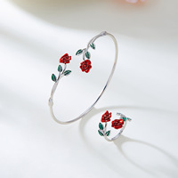 Nouvel ensemble de bracelet et bague ouvertes en forme de rose goutte d'huile pour femme, vente en gros, design simple et tendance, en alliage, deux ensembles