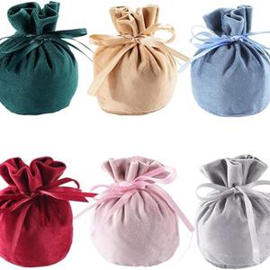 Sac en velours recyclable imprimé sérigraphié avec logo personnalisé H&G, multicolore, avec cordon de serrage, organiseur de rangement pour écouteurs, fond en flanelle - Product Image 1