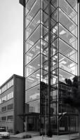 Bâtiment de stationnement de tour verticale peu encombrant avec ascenseur robotique stockage de véhicule mécanique pour parc vertical intérieur/extérieur