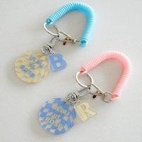 Ensemble de porte-clés en acrylique mignon et personnalisé sur le thème de l'anime, breloques en acrylique transparentes de conception originale avec porte-clés rétractable