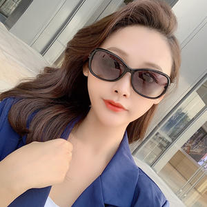 Gafas de Sol Polarizadas para Mujer D8812, Protección UV400, Marco de Metal TR, Lentes TAC Antideslumbrantes, Color Negro C1, para Conducir al Aire Libre y Protegerse del Sol - Product Image 1