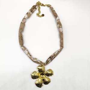 CBBA-1899 สร้อยคอแฟชั่นแบบโชคเกอร์ เครื่องประดับที่หรูหราและมีสไตล์ - Product Image 1