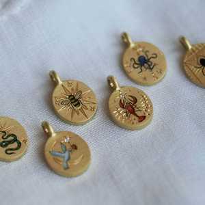 Ожерелье ручной работы из нержавеющей стали 316l с позолоченным покрытием 18 карат, овальной подвеской в виде животного, пчелы, змеи, паука - Product Image 2