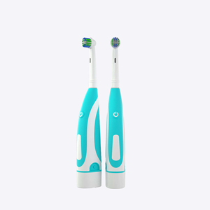 Brosse à dents électrique sonique pour adultes Source Factory, poils souples, étanche IPX5, autonomie de 30 jours, nettoyage en profondeur, têtes de brosse compatibles - Product Image 1