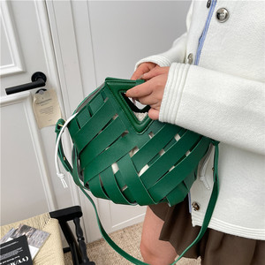 Sac seau bandoulière haut de gamme pour femme, nouveau style transfrontalier, en tissu tressé avec fermeture à cordon en polyester Tanjing - Product Image 3