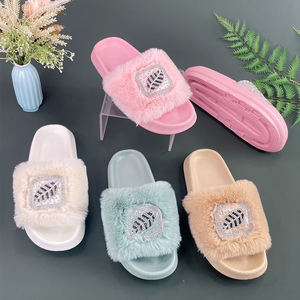 Pantoufles en fourrure d'alpaga bon marché à la mode chaussettes pantoufles pour femmes vente en gros d'usine - Product Image 1