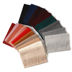 Saison d'hiver Luxe Classique Uni <span class=keywords><strong>Cachemire</strong></span> Écharpe Solide Tissé Logo Personnalisé Étiquette Femmes <span class=keywords><strong>Cachemire</strong></span> Silencieux - Product Image 1