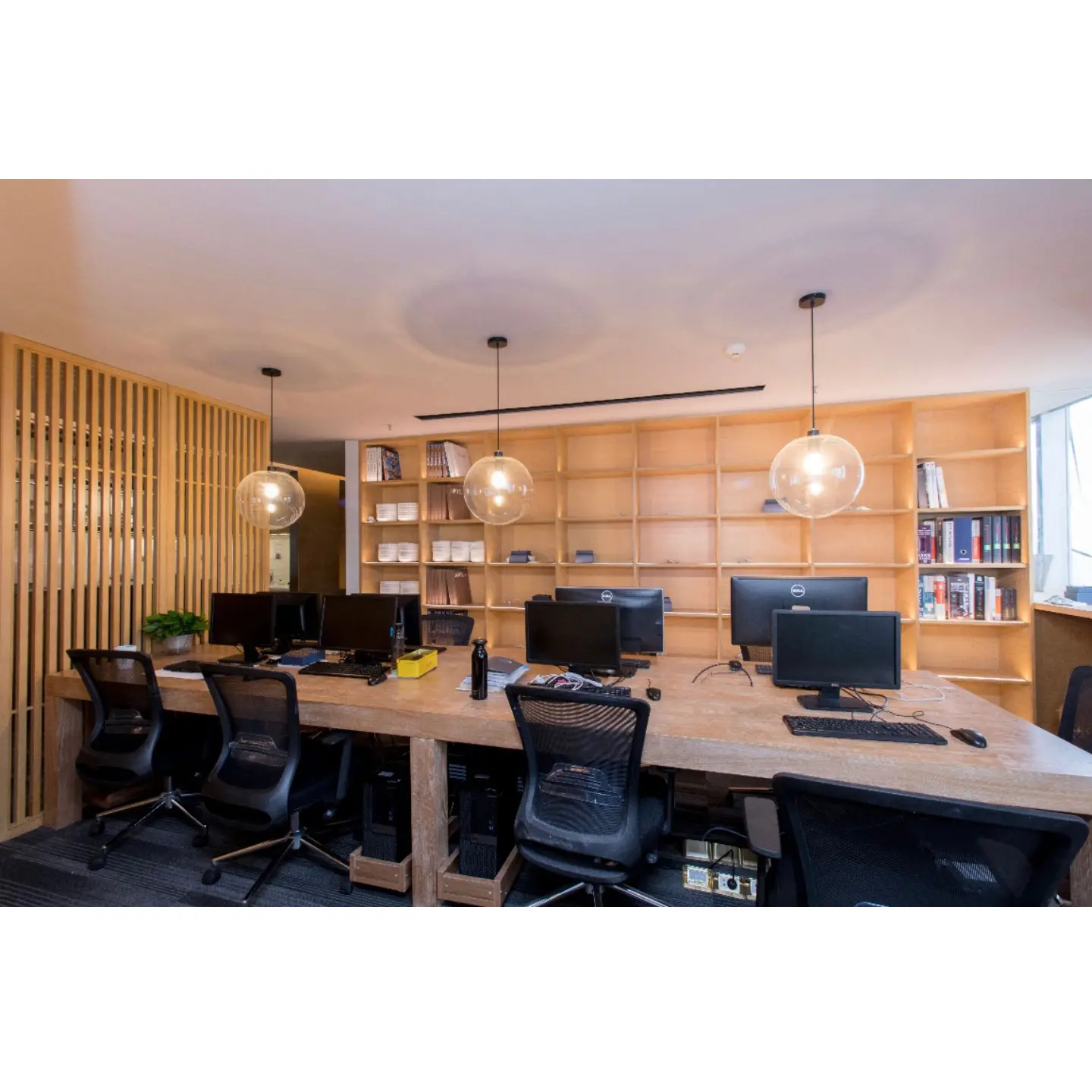 Bureau Design d'intérieur Bureau d'étude Cloison de travail modulaire en bois privé Mobilier de bureau Bureau permanent pour salle de classe